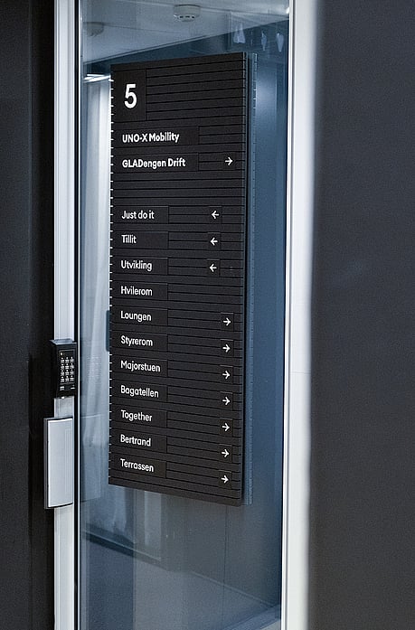 03 – Oversiktstavle utenfor heis